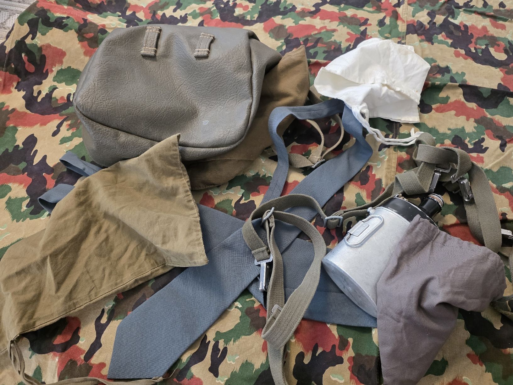 Schweizer Armee Uniformi: Militär Lot Konvolut – Usato da Dorf venduto da Echo_Elements 4