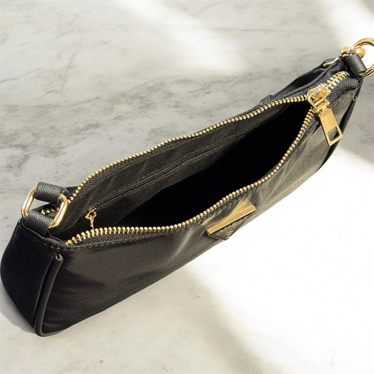 Guess Sacs femmes: Sac à main Guess – Neuf avec emballage d'origine à Châtel-St-Denis par Montclair_Swiss 5