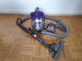 Aspirateur Dyson DC52 allergy car  et accessoires