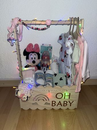Babygeschenkset Minnie Mouse Körbchen Kleidung Grösse 50-56 