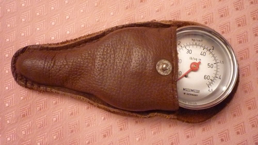https://img.ricardostatic.ch/images/c6fc8765-093b-43b0-b84b-f8bae00be810/t_1000x750/motometer-oldtimer-mit-etui-um-1950