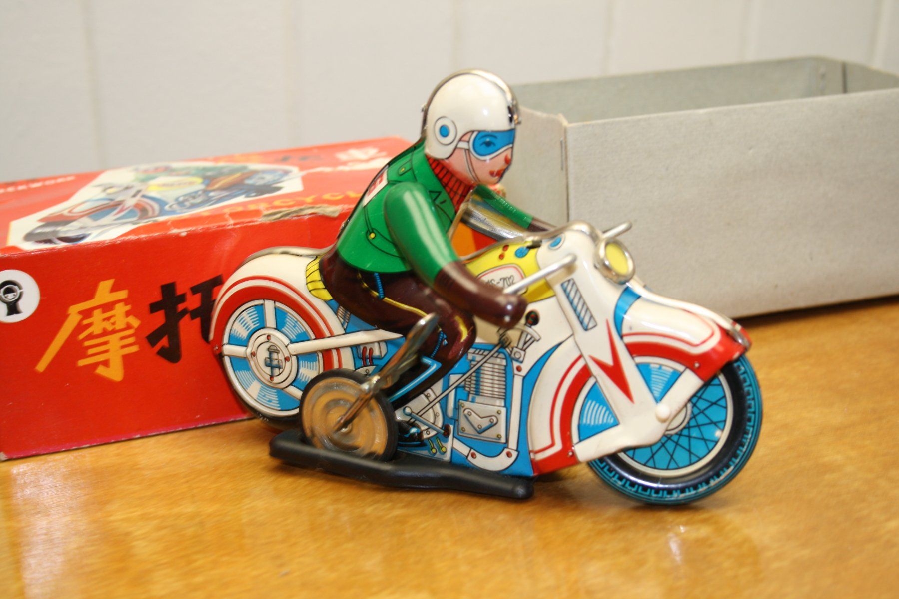Spielzeuge: BLECH TÖFF MOTORRAD – Gebraucht aus Wauwil von Pneuedy 4