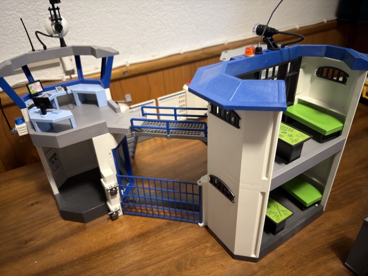Playmobil Giocattoli: Playmobil Polizeistation 6919 – Usato da Solothurn venduto da Mc_Clane 2