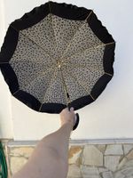 Regenschirm schwarz Blumenmuster innen gebraucht
