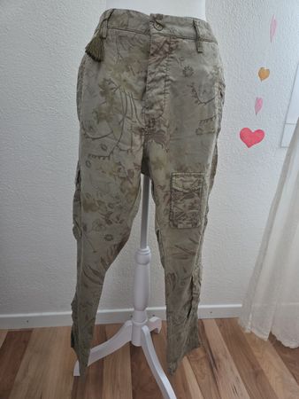 Coole Sommer-Cargohose, Grösse 44, Olivgrün mit Muster