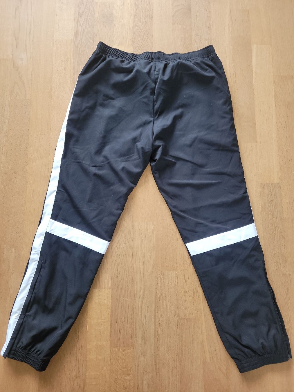 Lacoste Pantaloni: Lacoste Sporthose – Nuovo (secondo la descrizione) da Zürich venduto da wavericks 1
