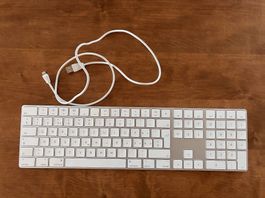 Apple Keyboard / Tastatur mit Zahlenblock 