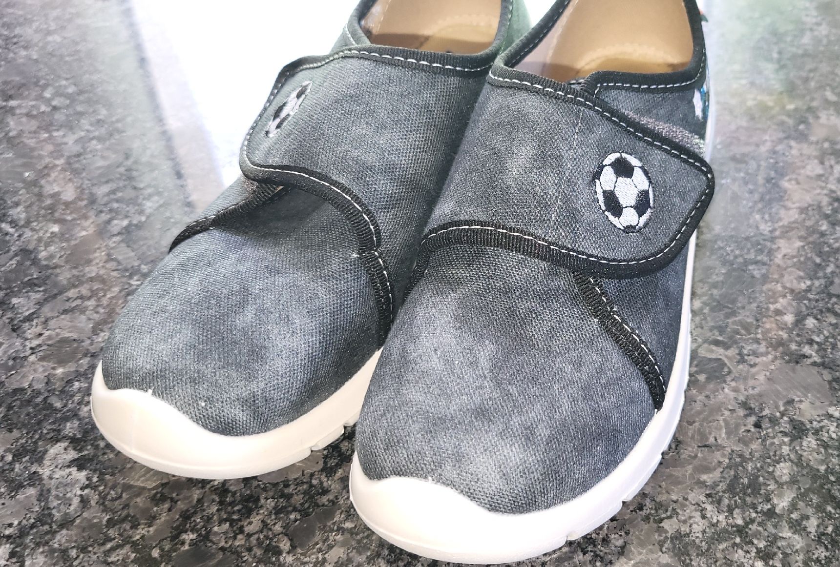 Elefanten Schuhe für Jungen: Pantoufles 32 Elefanten neuves  – Neu (gemäss Beschreibung) aus Lavey-Village von agaddy 2