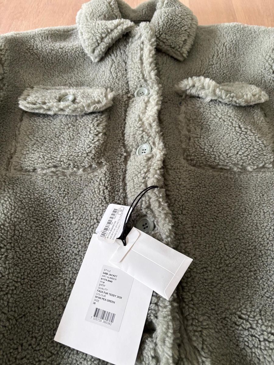 Stand Studio Cappotti: Stand Studio Teddy Coat (size 36) – Nuovo e nell'imballaggio originale da Commugny venduto da j1976 1