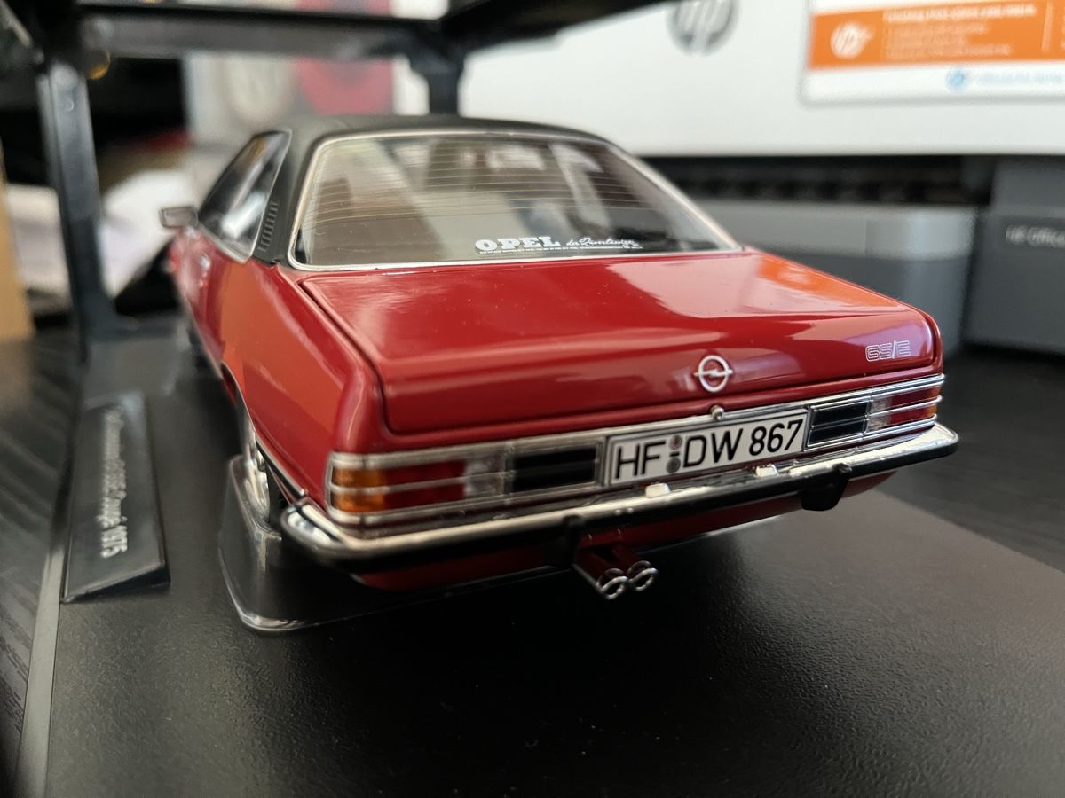 Opel Voitures modèles: Opel Commodore GSE. 1:18 – Neuf (Voir description) à Rümlang par Papamoll4 4