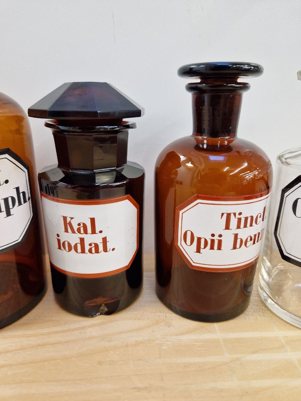 Gläser: 8 alte Apotheker Flaschen Glas – Gebraucht aus Rieden AG von  5