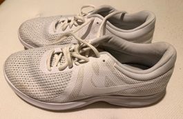 Nike Revolution 4 Laufschuhe, Grösse 42,5, Weiss