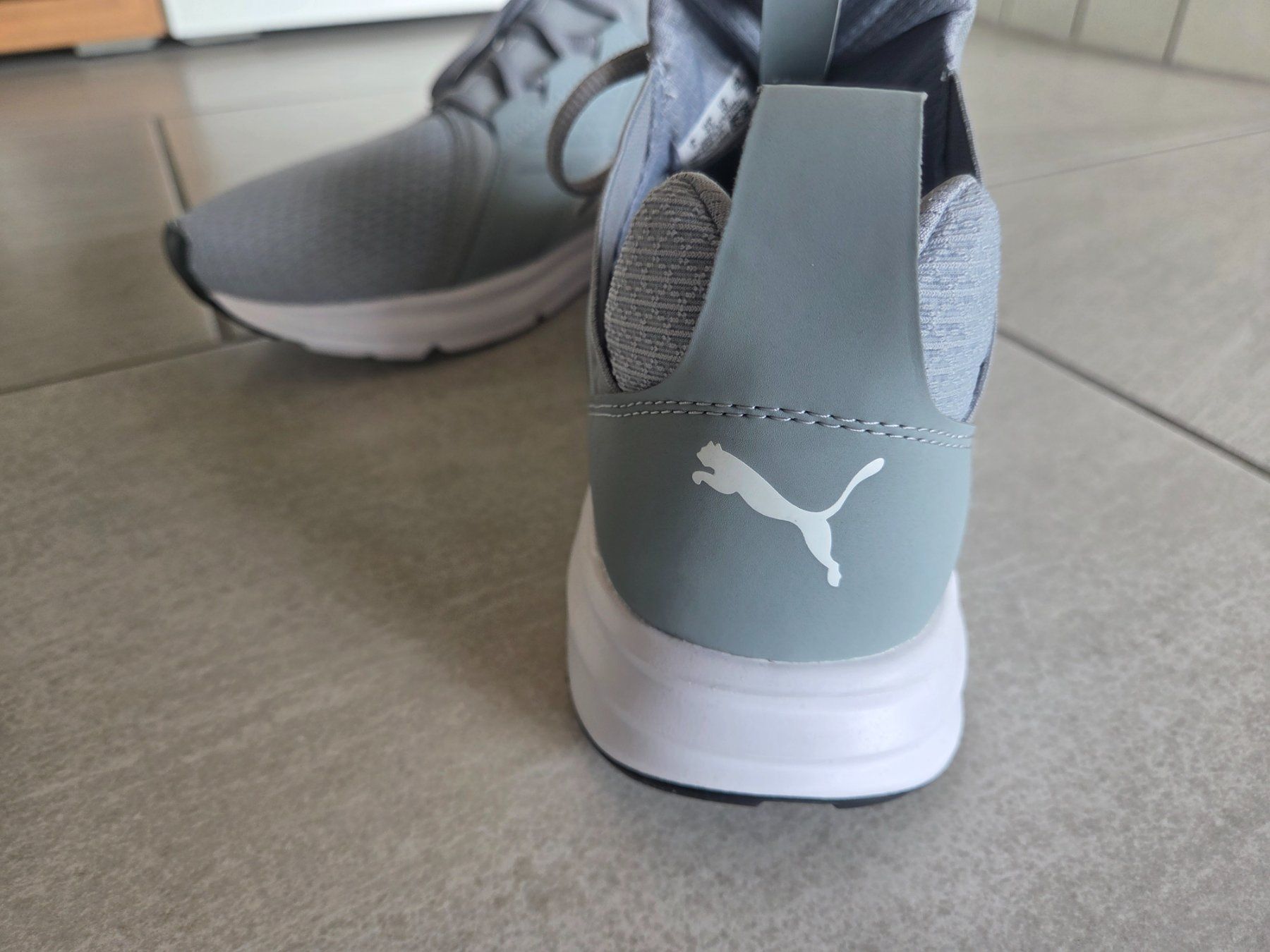 Puma Scarpe da uomo: Puma Sneaker Grau – Gr. 43 – Nuovo (secondo la descrizione) da Hirschthal venduto da blackhawk 2