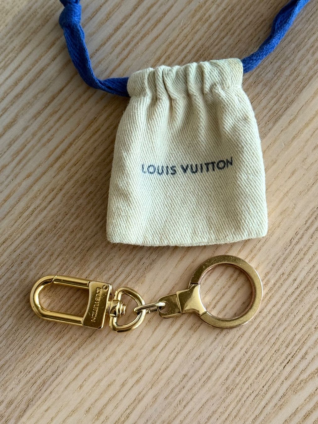 Louis Vuitton Schlüsselanhänger & - bänder: Louis Vuitton Schlüsselanhänger – Gebraucht aus Reinach AG von gab_8s7m 2
