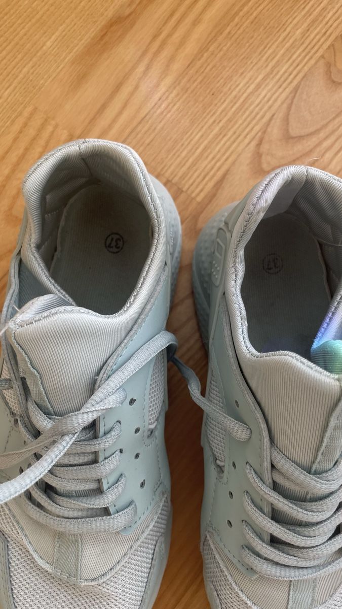 Scarpe da donna: Sneaker helltürkis, mint – Usato da Roggwil BE venduto da R.. 2
