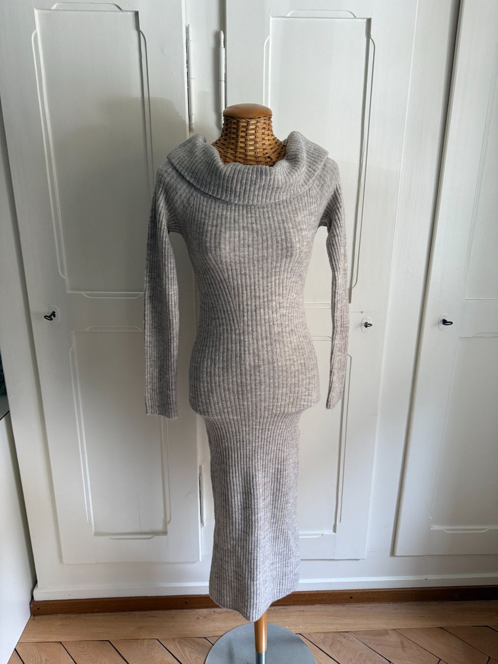 H&M Robes: Strickkleid beige figurbetont XS – D'occasion à Zürich par Diazaio