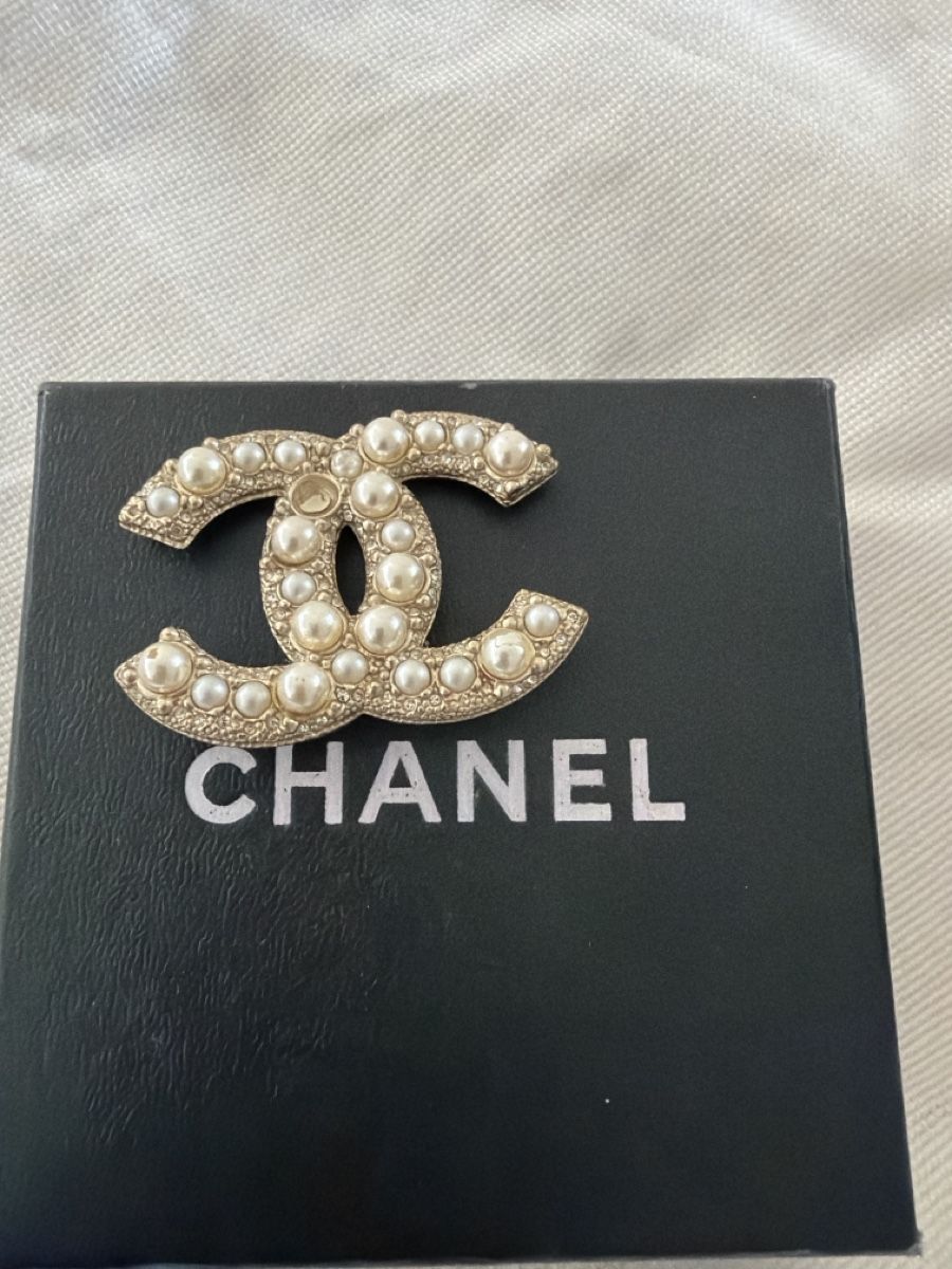 Chanel Broschen & Nadeln: Chanel Brooch, Gold Tone with Pearls, Spring Accessory – Gebraucht aus Geneve von esp_8rbh 1
