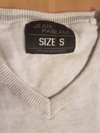 Pull col en V taille S marque Jean Pascale