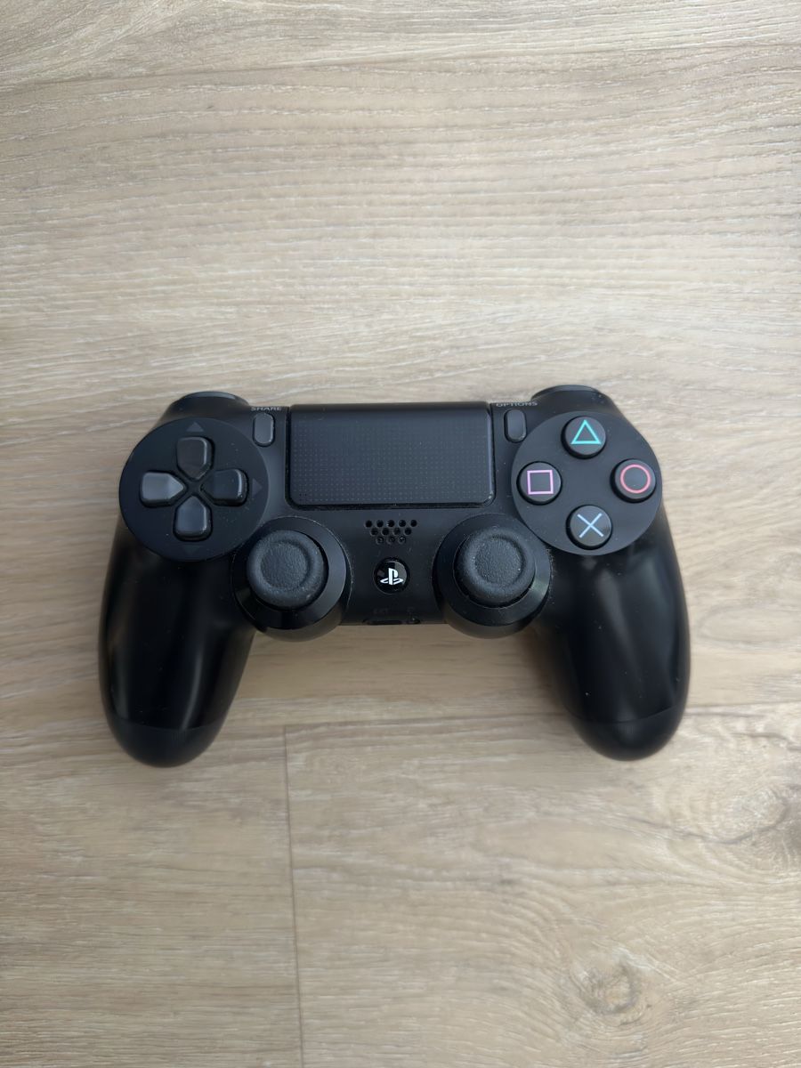 Sony Consoles: Playstation 4 pro 1tb – D'occasion à Les Acacias par ton_mz79 2