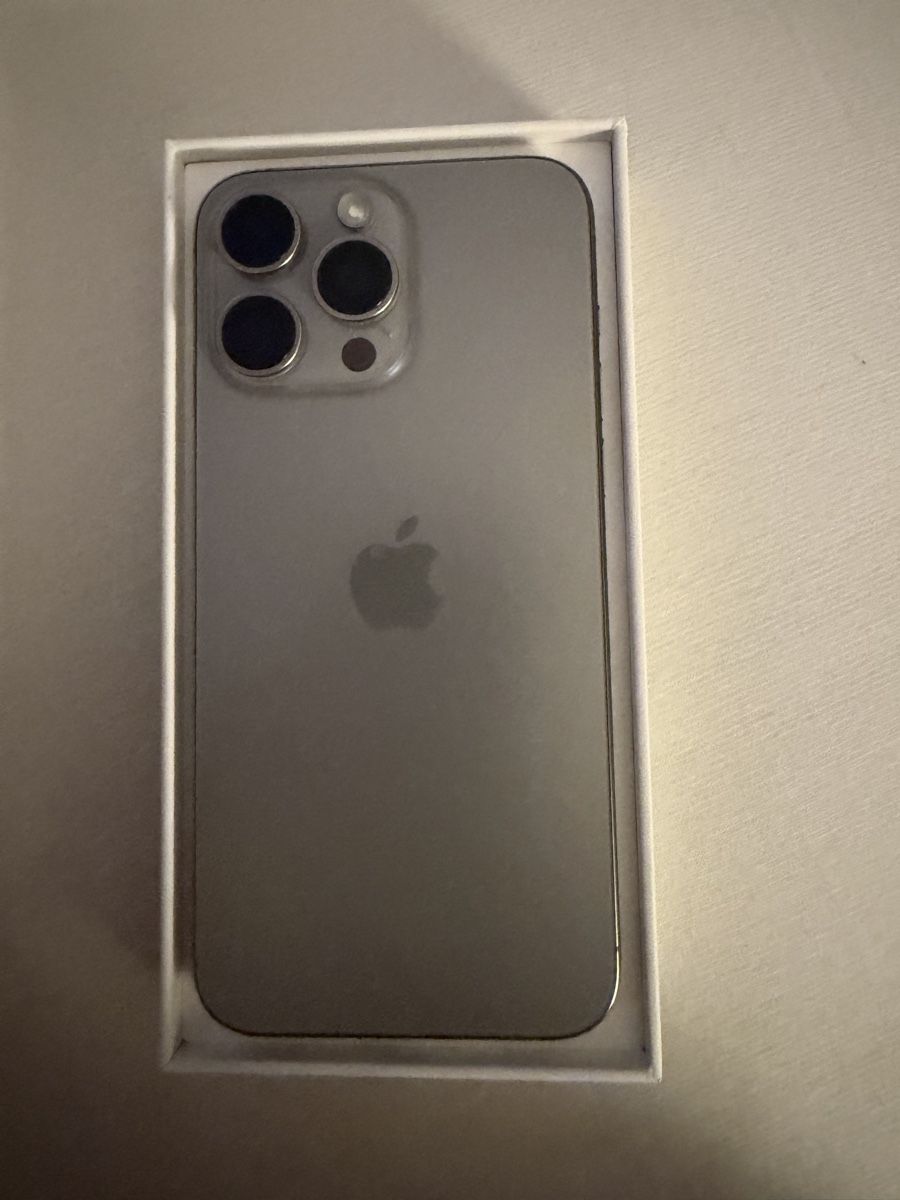 Apple Handys / Smartphones: iPhone 15 Pro Max Natural Titanium 256GB  – Gebraucht aus Zürich von Selina_Hi 1