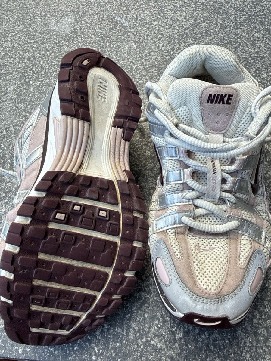 Nike Chaussures femmes: Laufschuh – D'occasion à Kaufdorf par nadine_bufe 1