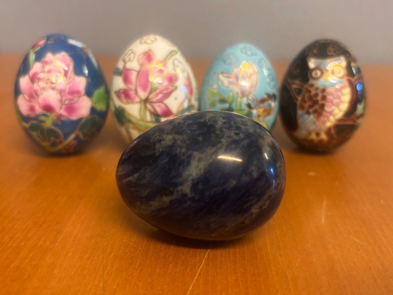 Statuette: "Chinese Cloisonne egg`s" & Sodalithe Ei. – Usato da Münchenstein venduto da tsp01 1