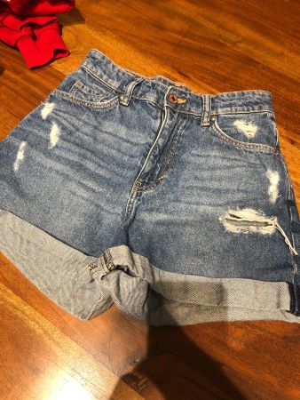Coole AOTIUM Jeansshorts Gr. 34 Damen Shorts destroyed Look