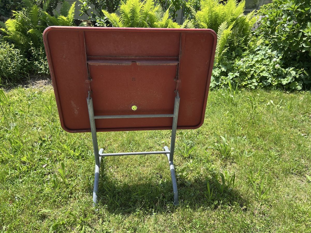 Tavoli: Vintage Gartentisch, rot, 1.00x0.70 – Usato da Burgdorf venduto da Starmorpheus 2