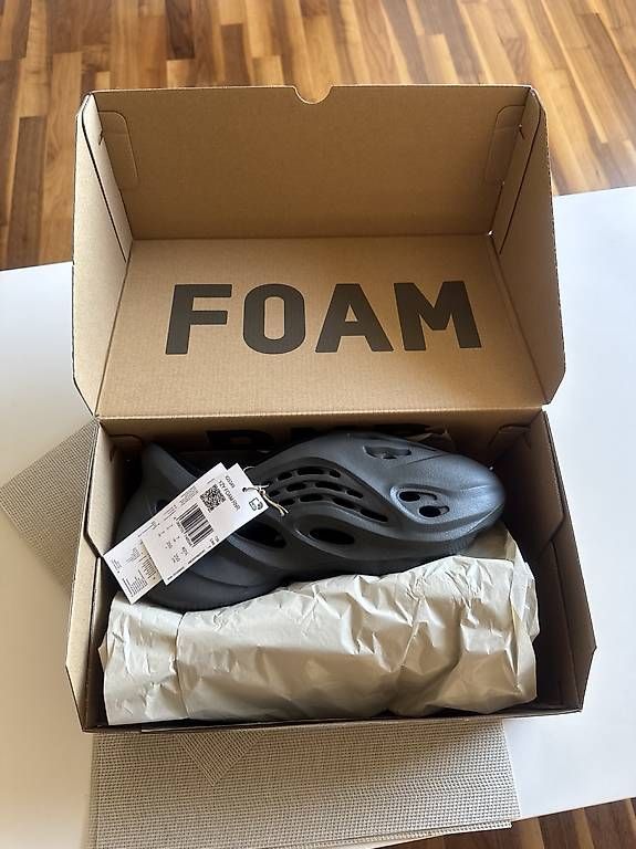 Adidas Herrenschuhe: Yeezy foam runner – Gebraucht aus Schlieren von pau_fmp5