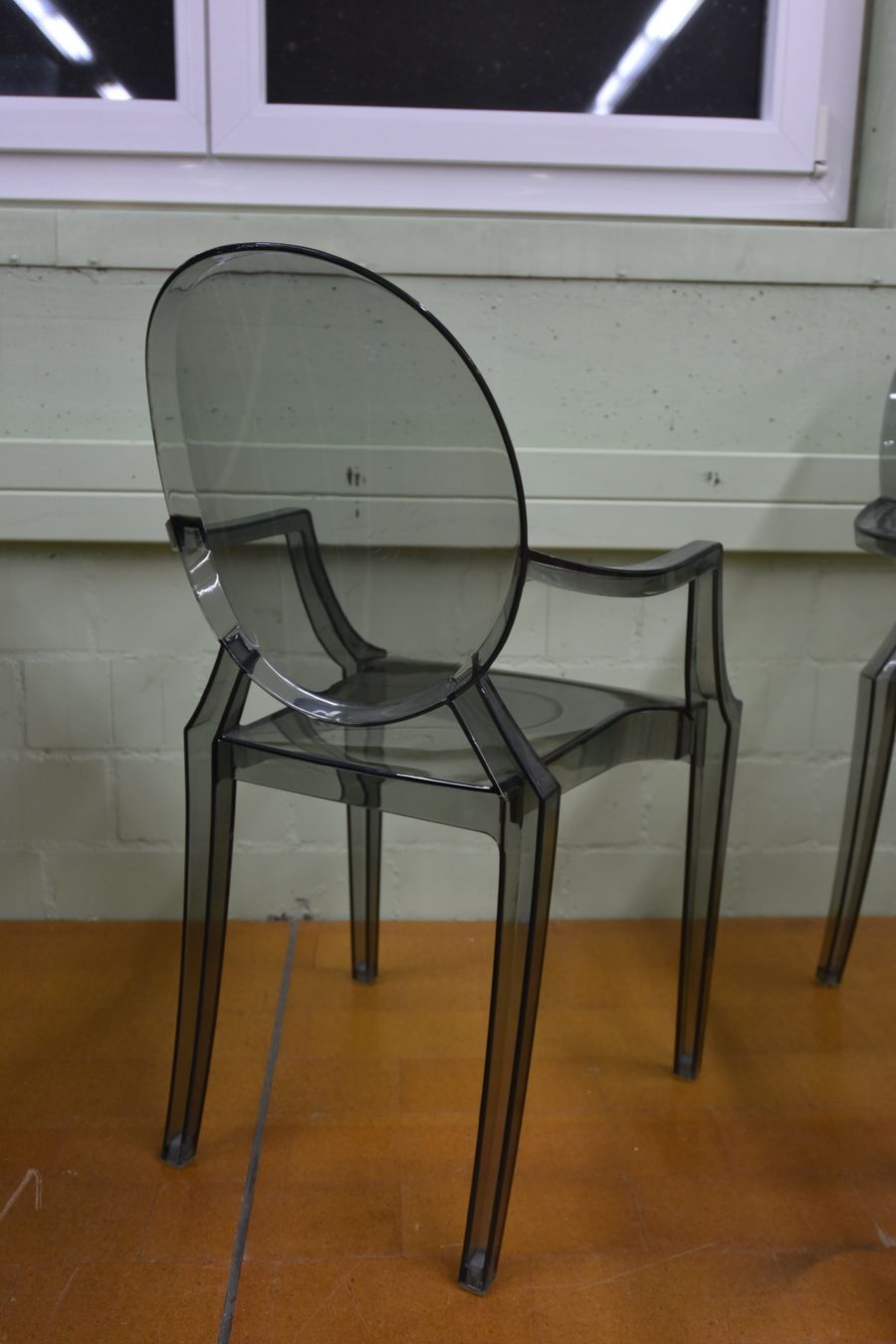 Stühle: Designer Stühle Louis Ghost von Philippe Starck – Gebraucht aus Lichtensteig von Polsterwerk 4