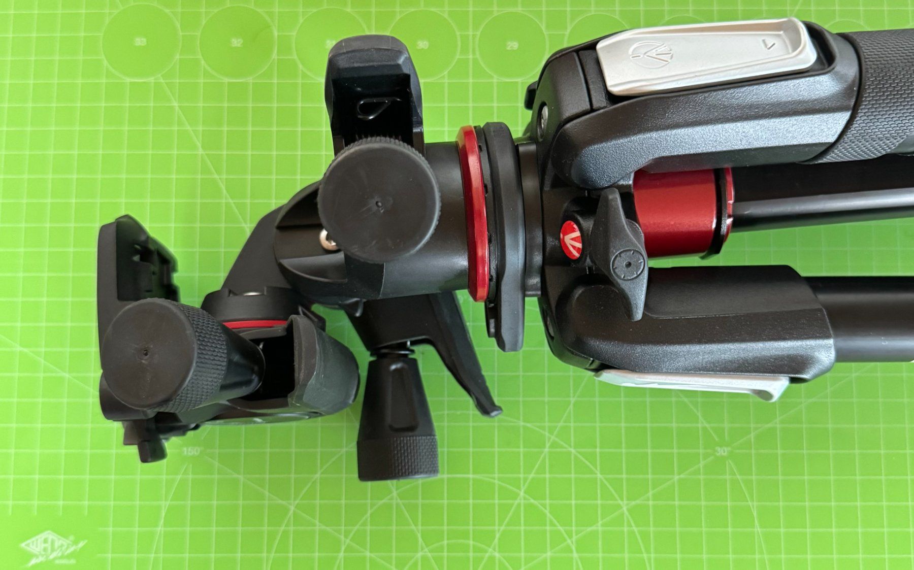 Manfrotto Stative & Köpfe: Manfrotto Stativ 055XPRO3 mit Getriebeneiger XPRO – Gebraucht aus Rothrist von 2six0 3