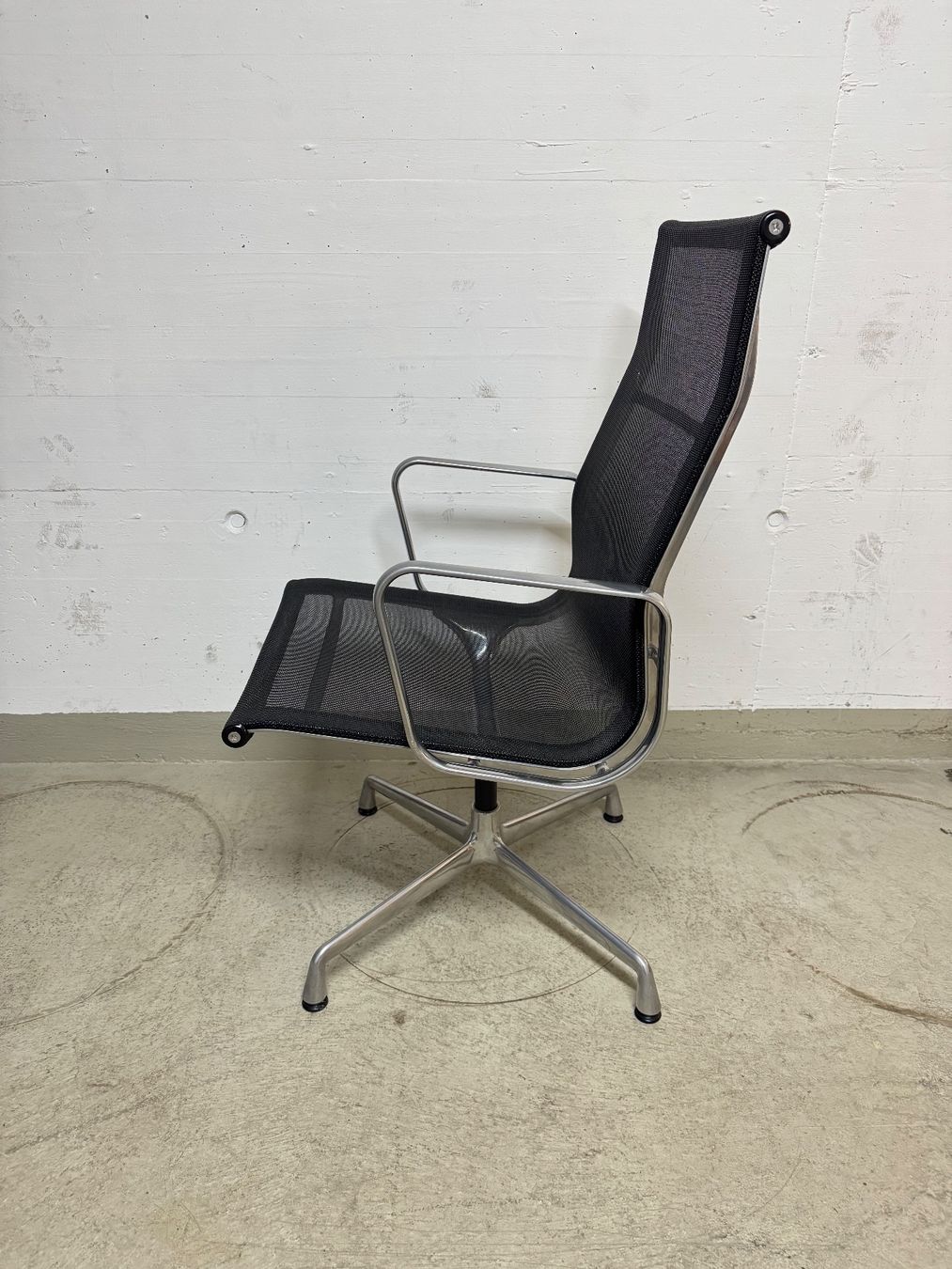 Vitra Stühle: Vitra Stuhl, Modell EA 108 – Gebraucht aus Luzern von CAZS_Luzern 1