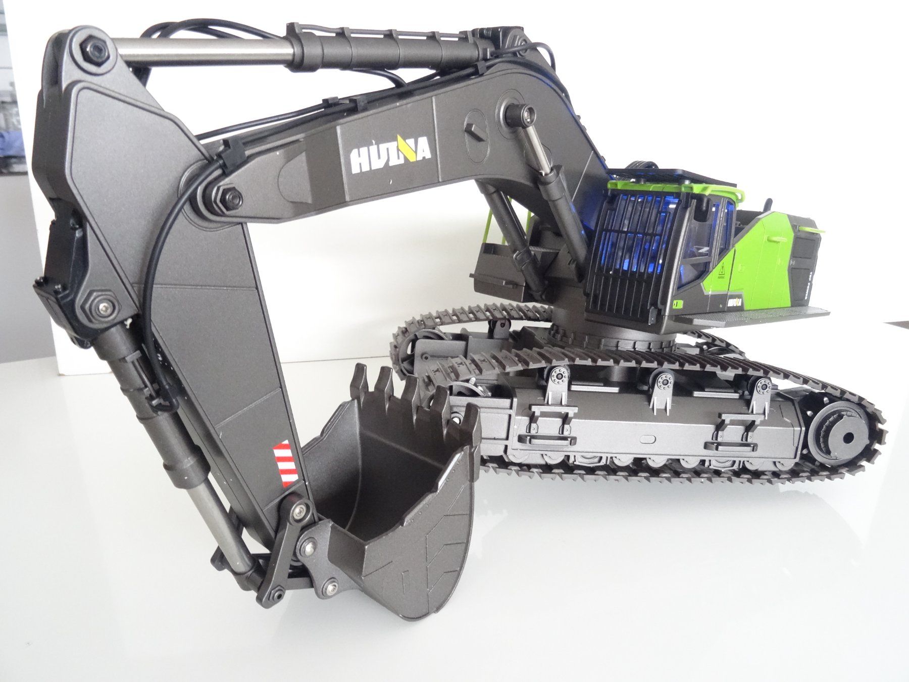 RC Modellbau: Ferngesteuerter Huina 1593 RC-Bagger – Neu und originalverpackt aus Hochdorf von  2