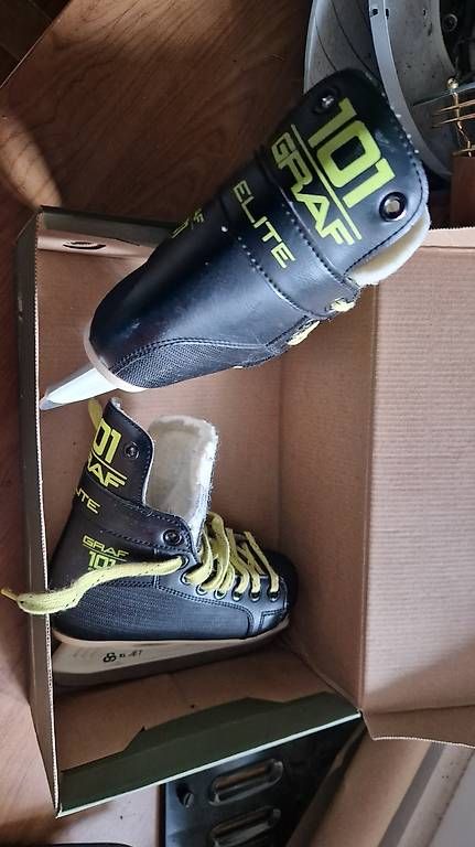 Pattini da ghiaccio: Patins à glace taille 29 – Usato da Brent venduto da coc_lx96