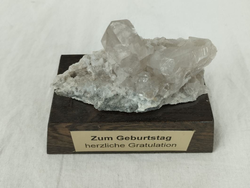Mineralien & Heilsteine: Bergkristall "Herzliche Gratulation" – Gebraucht aus Schübelbach von Restwert_Schubelbach 1
