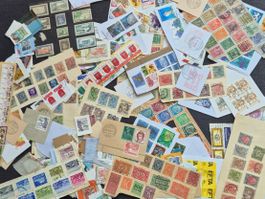 Briefmarken zum ablösen ca.1.2 kg. Schweiz und viele andere