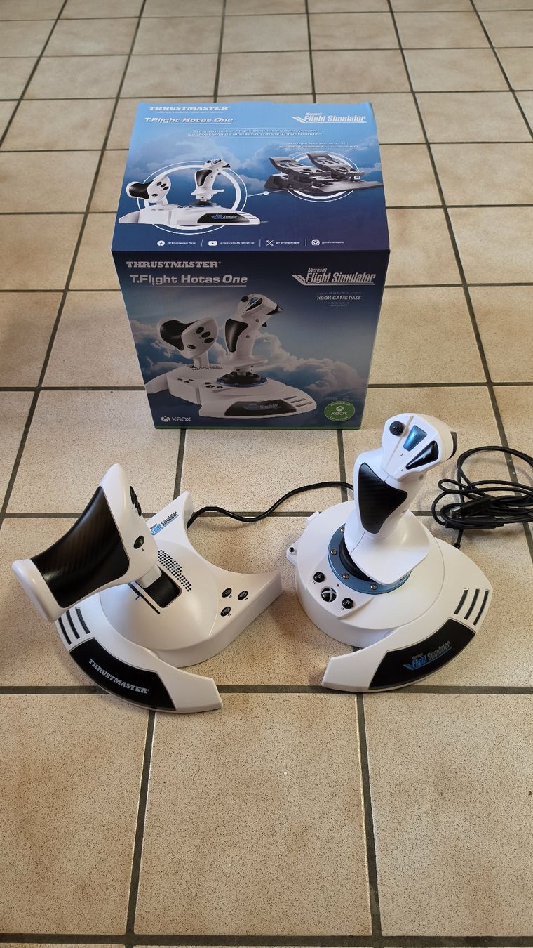 Thrustmaster Controller: Joystick Thrustmaster T.Flight Hotas One Xbox/PC comme neuf – Neu (gemäss Beschreibung) aus Echallens von mal_z665 1