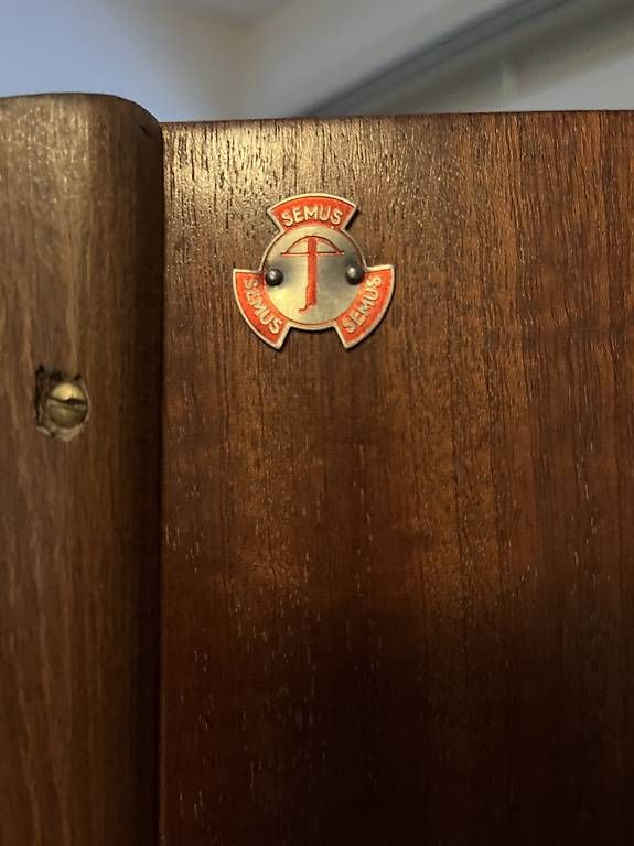 Armadi: Art Deco Nussbaum Schrank mit Vitrine – Usato da Küsnacht ZH venduto da dwst 4