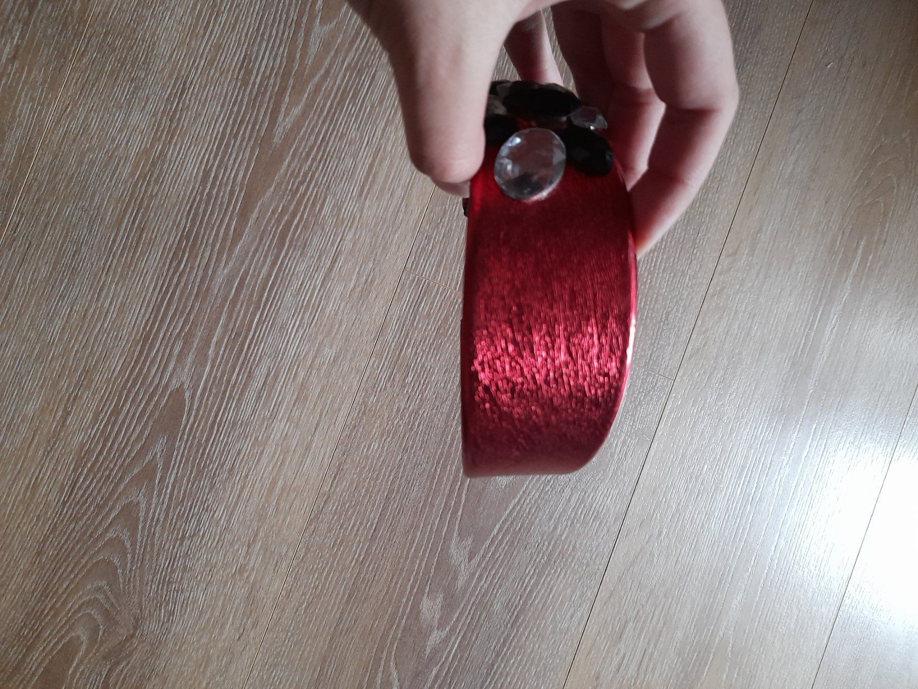 Haarschmuck: Schöner Haarreif breit rot auffallend – Gebraucht aus Gwatt (Thun) von B.D.999 1