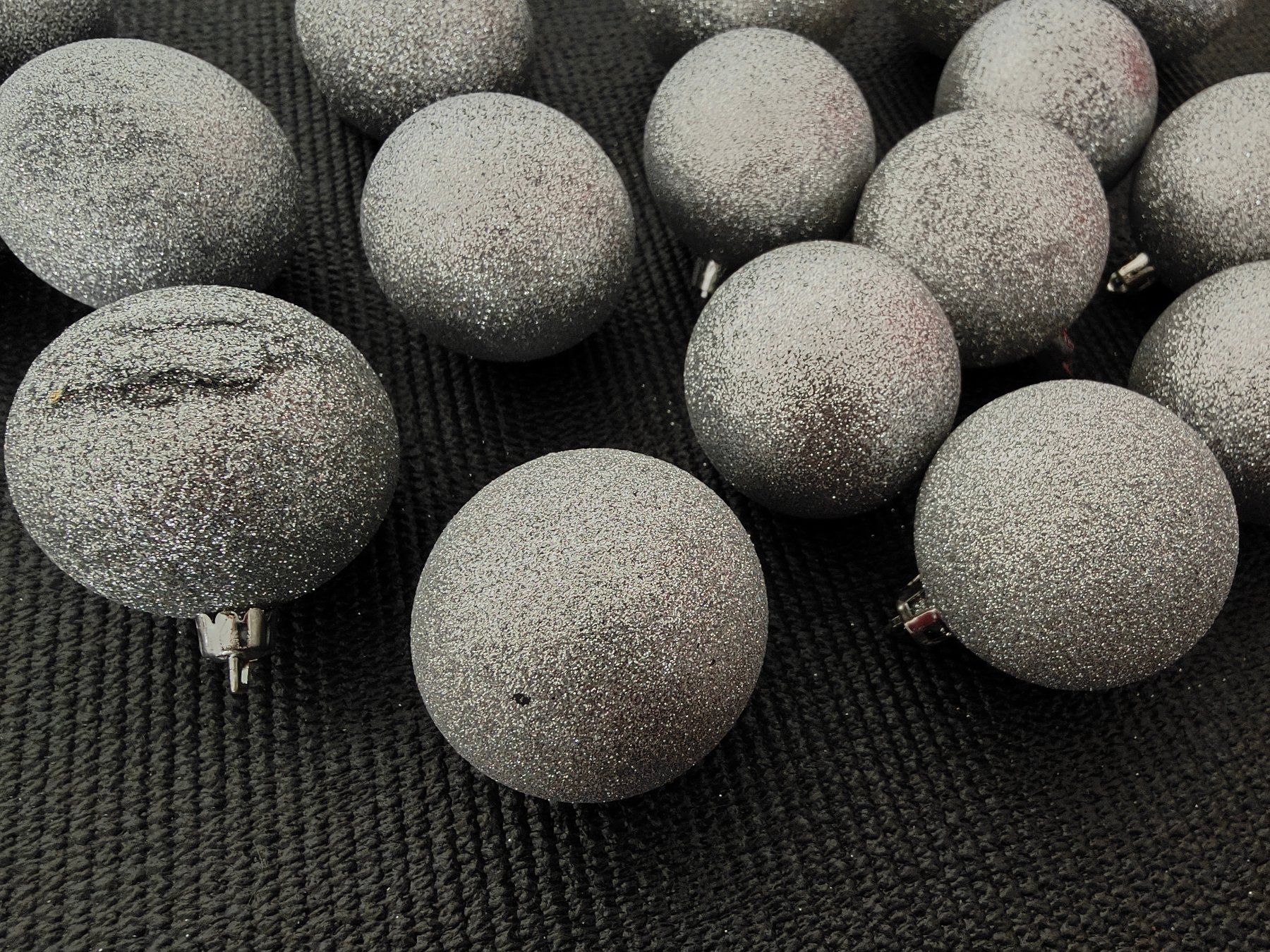 Alle Dekorationen: Weihnachtskugeln silber-glitzer – Gebraucht aus Rickenbach b. Wil von Beautiful.Things 2