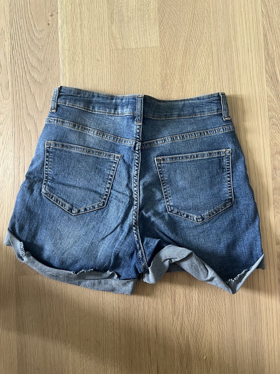 H&M Jeans: Hotpants H&M Gr. 38 – Gebraucht aus Stein am Rhein von Selomelo. 1