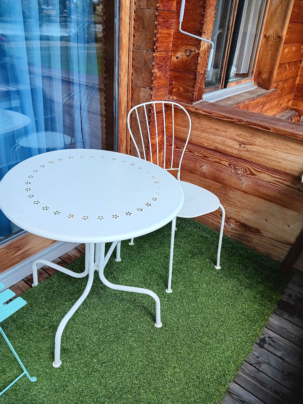 Tables: Tisch und 2 Stühle, "chabi chic"  – D'occasion à Längenbühl par mam_8v6q