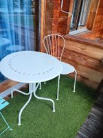 Tisch und 2 Stühle, "chabi chic" 