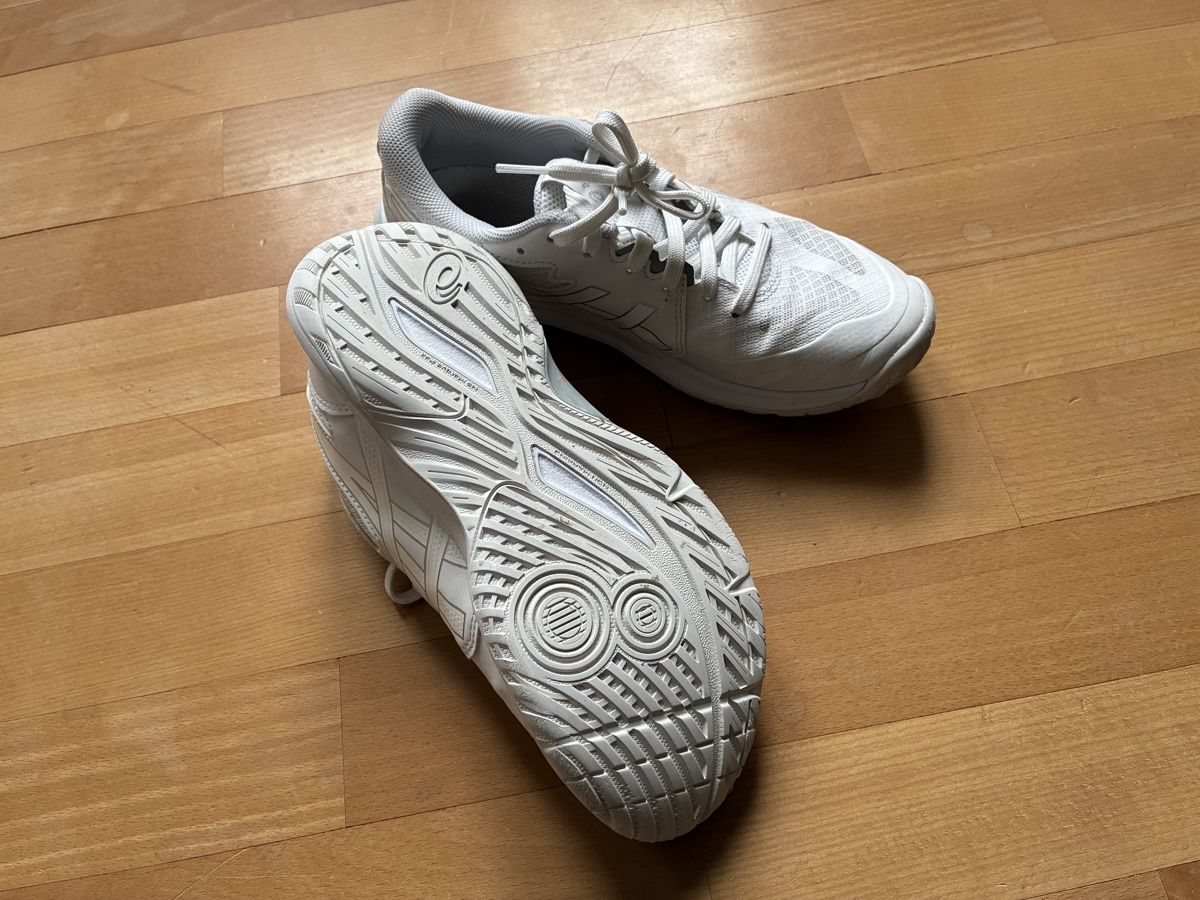 Asics Scarpe per ragazzi: Asics Hallenturnschuhe Gr.38 – Usato da Gachnang venduto da Liv014 2