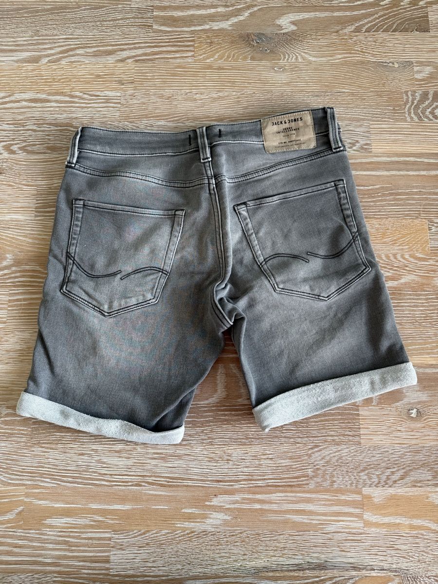 Jack & Jones Jeans: Herren Shorts Jack & Jones Grau Grösse M – Gebraucht aus Schöftland von nevio74 1