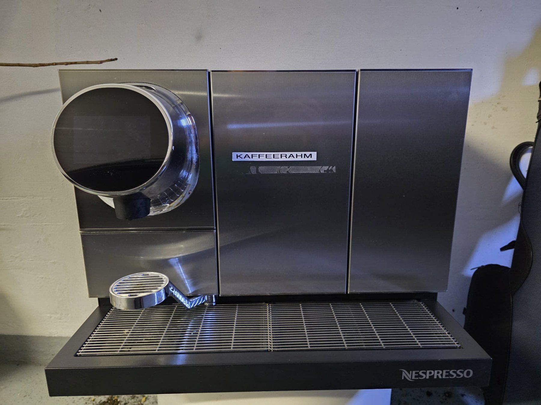Nespresso Kaffeemaschinen & Espressomaschinen: Nespresso Momento 120 – Gebraucht aus Pfeffingen von Fossyfit