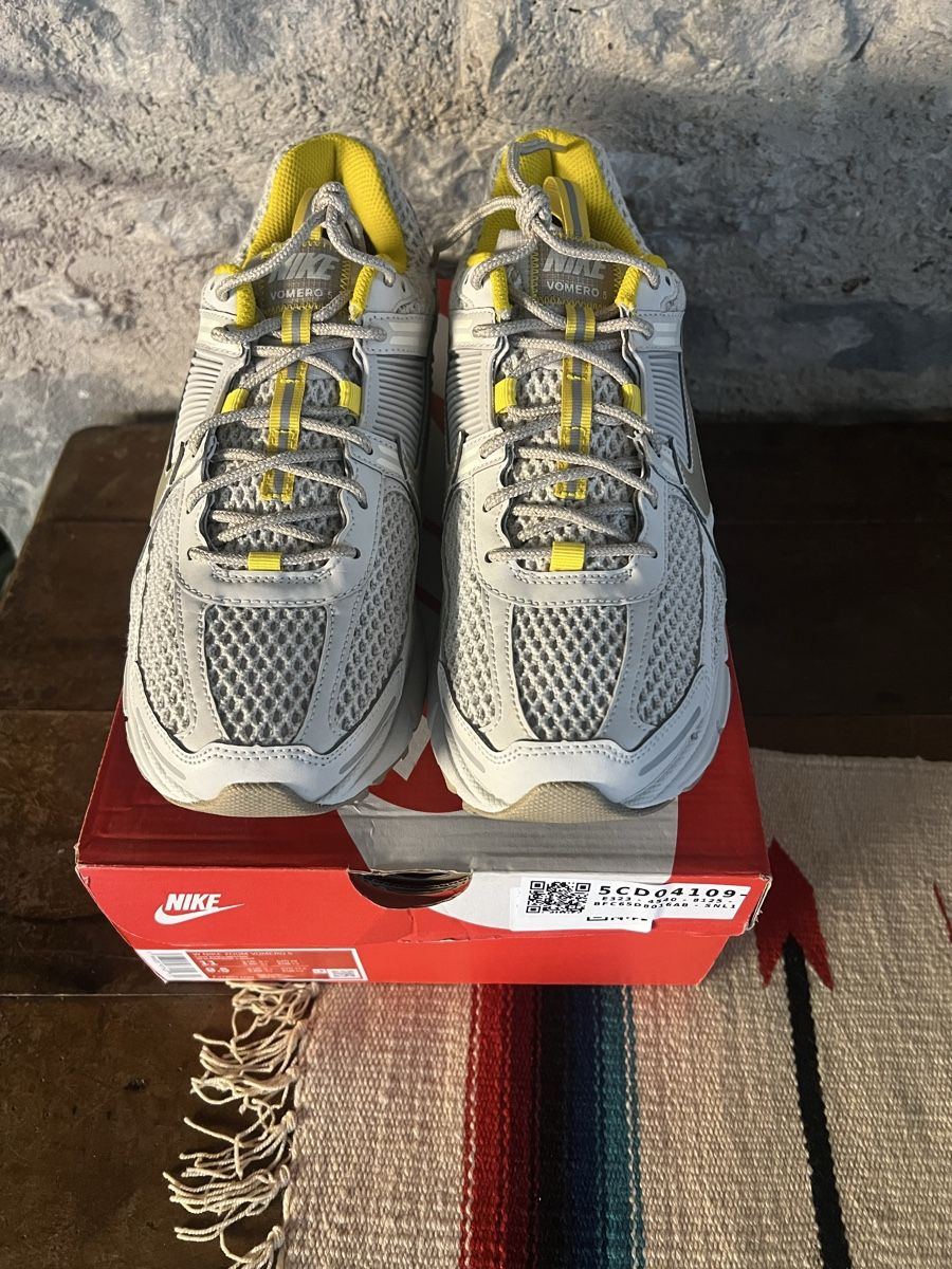 Nike Scarpe da uomo: Nike Zoom Vomero 5 – Nuovo (secondo la descrizione) da Zürich venduto da Realvintagesale 2
