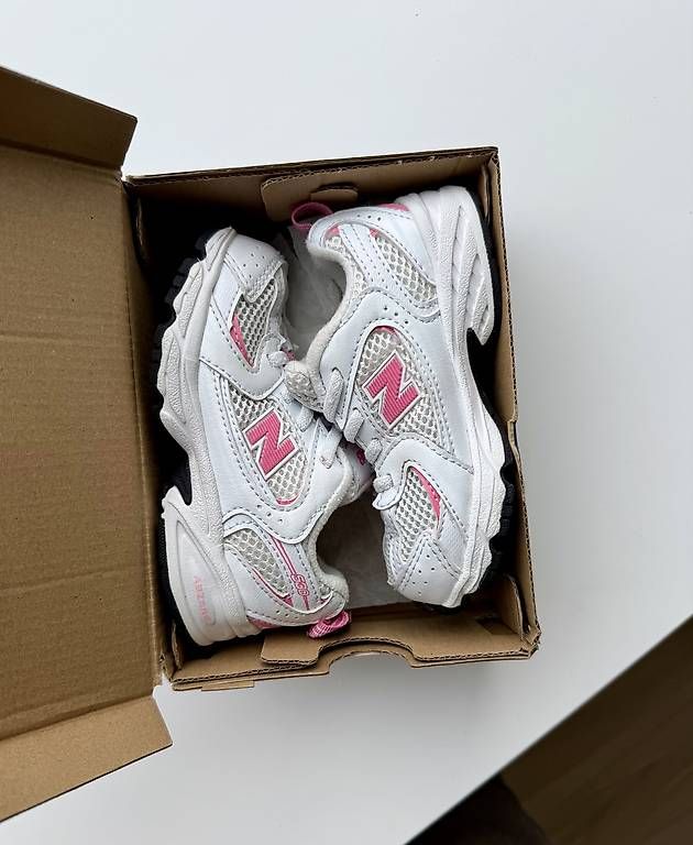 Scarpe per ragazze: New Balance 25 – Usato da Bottighofen venduto da Verkauf_TG