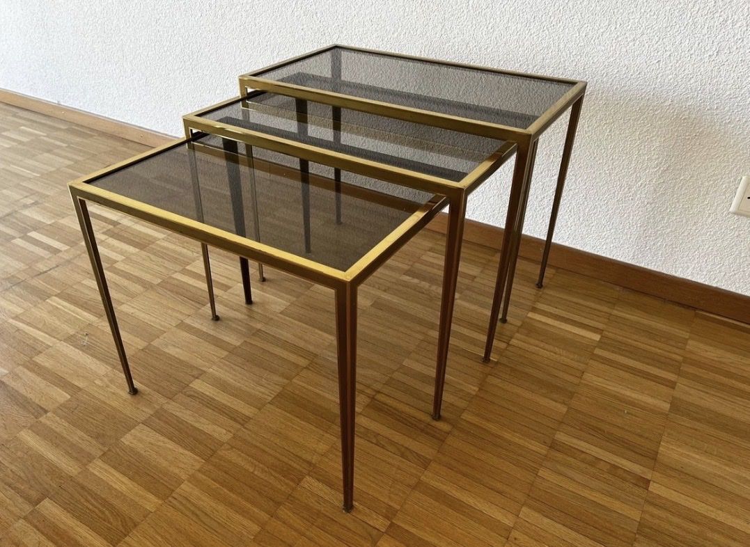 Set di tavolo e panche: Satztische Messing 3er Set – Usato da Rorschach venduto da nan_8rts
