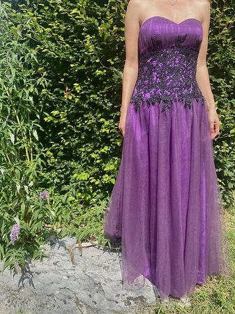Elegantes geschnürtes Abendkleid in Violett  Gr. 36/38